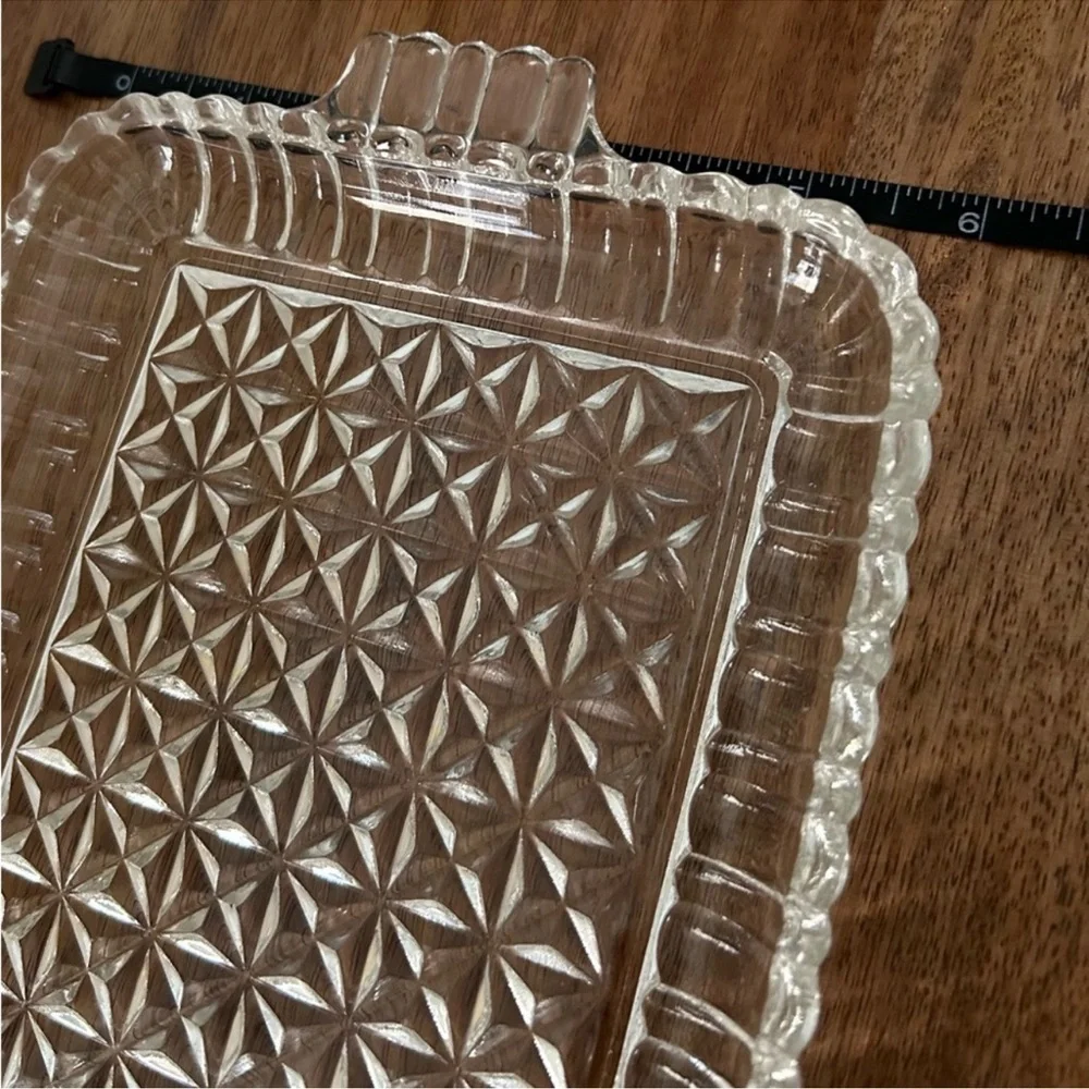 ✨Vintage Pressed Glass Vanity Tray | Perfume & Skincare Display Organizer✨ - Picture 11 of 12